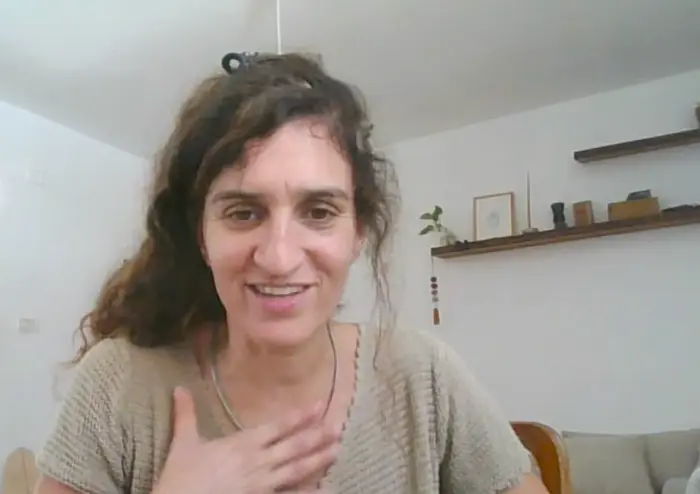 ענת בפעולה